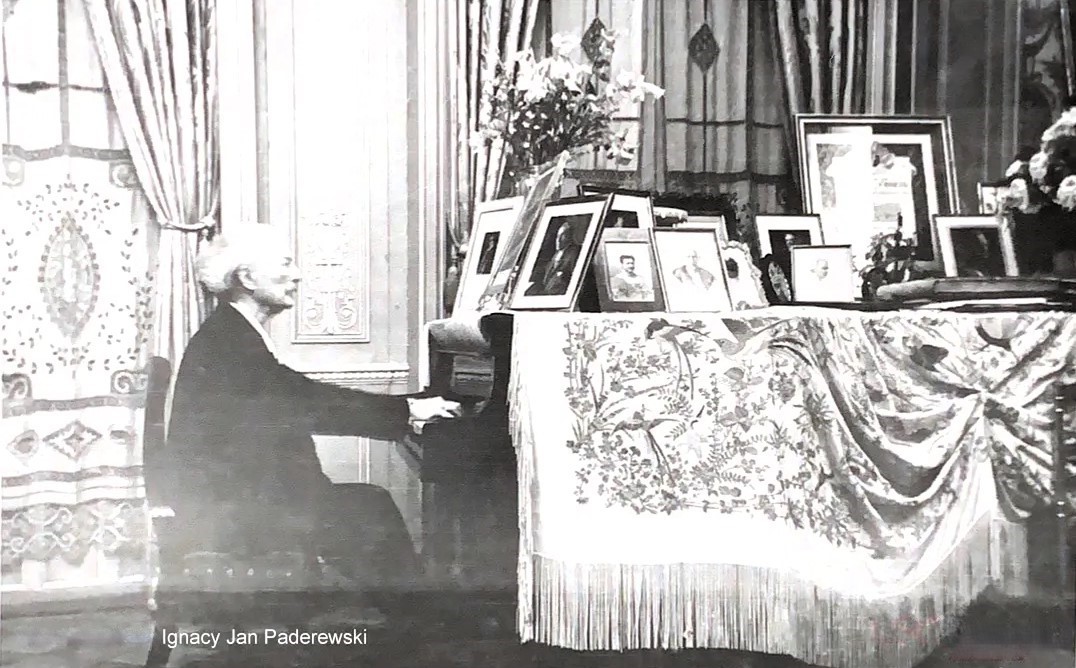 Игнаций Ян Падеревский за роялем на вилле Рион-Боссон, 1910-е